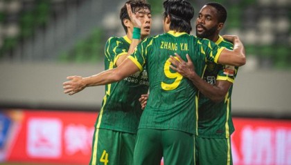 【中超】张玉宁梅开二度补时绝杀 国安2比1击败亚泰